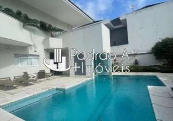 Casa triplex de esquina em condominio de alto padrão na barra da tijuca