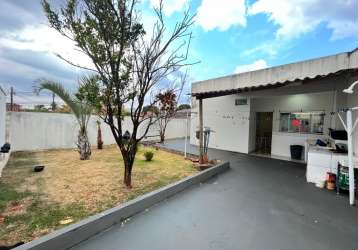 Casa com excelente localização no bairro granada