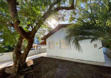 Casa com 4 dormitórios em amplo terreno no norte da ilha de florianópolis