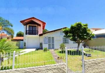 Casa com quatro dormitórios amplo terreno em florianópolis