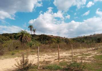 Terreno com 40.000m², pode ser vendido separado.