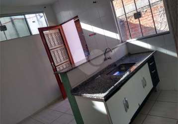 Casa de 1 quarto + salão comercial na vila industrial