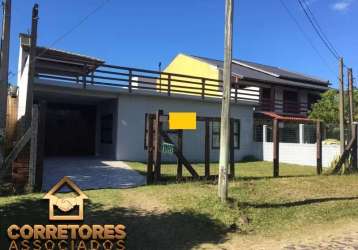 Casa com terraço e vista para o mar