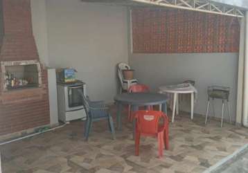 Casa térrea em valinhos com 3 dorms. c/suíte e 3 vagas de garagem