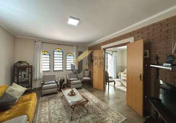 Casa à venda na vila nogueira - campinas, com 3 quartos (1 suíte com quarto de apoio) e garagem para vários caros.