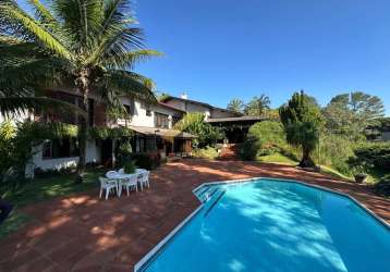 Casa em condomínio à venda no gramado - campinas, com 3 suítes, lazer privativo e garagem para vários carros.