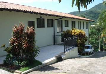 Casa residencial de 5 dorms no bairro itacorubi