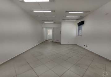 Sala comercial com 42,68m² no centro