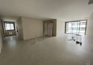 Apartamento alto padrão de 3 suítes, em jurerê