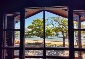 Casa com vista mar e 4 dormitórios em sambaqui