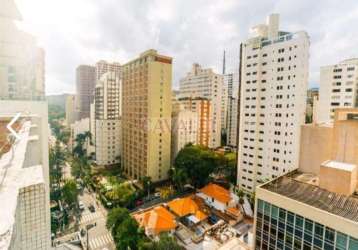 Um por andar no jardins, bem localizado.