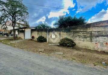 Casa de esquina com terreno em olarias