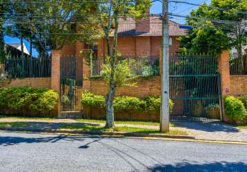 Casa 4 suítes 4 vagas com piscina, rua com segurança ostensiva em santa felicidade.