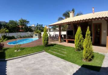 Casa com piscina em condomínio fechado, residencial á venda, á 400 metros da praia dos ingleses florianópolis sc