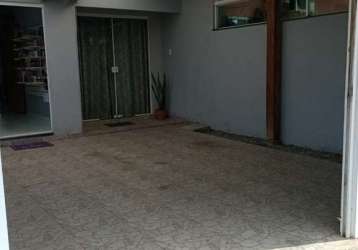 Geminada com ótimo terreno 200m²