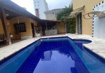 Sobrado de 4 dormitórios 252m² com piscina e churrasqueira no campo grande