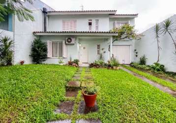 Casa com 3 quartos à venda na rua padre henrique lenz, 44, jardim são pedro, porto alegre, 193 m2 por r$ 820.000