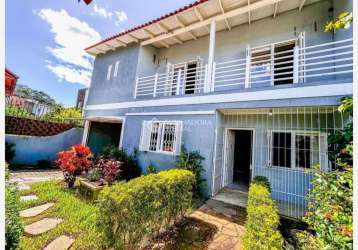 Casa com 4 quartos à venda na rua giruá, 63, cavalhada, porto alegre, 225 m2 por r$ 699.000