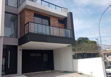 Casa nova moderna com 218m² condomínio fechado