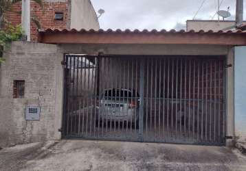 Casa com 1 dormitório e quintal amplo