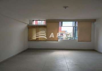 Sala comercial com excelente localização, próximos de bancos, comércio, farto transporte público. 27