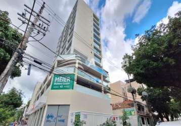 Excelente sala comercial localizada no méier, com 25m², banheiro social, sala de reunião no condomín