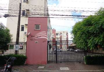 Apartamento com 03 quartos, varanda, garagem, armarios  prox. igreja da glória .