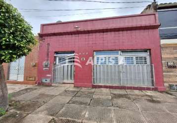 Casa no bairro farol, em frente ao antigo colégio pontual com sala, 02 quartos sendo 01 suíte, wc so