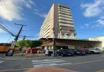 Sala comercial no edificio bezerra de menezes. com recepção, banheiro social. prédio com dois elevad