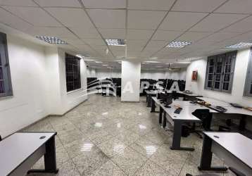 Excelente prédio comercial na tijuca, próximo a universidade veiga de almeida e petrobrás, com 710m²