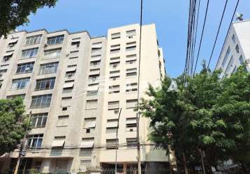 Excelente apartamento 2 por andar, ótima localização na tijuca esquina com rua moura brito, de frent