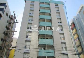 Apartamento próximo a praia e corredor vera arruda, com varanda, sala de estar e jantar, wc social c