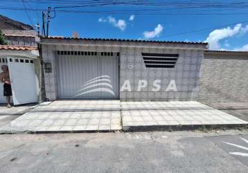 Excelente casa localizada no poço próxima ao moinho motrisa. possui 3 quartos sendo 1 suíte; sala de