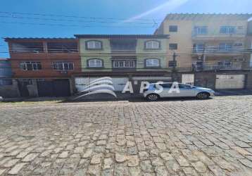 Casa tríplex, com 06 quartos, para locação, na praça seca. localizado em rua tranquila, este imóvel