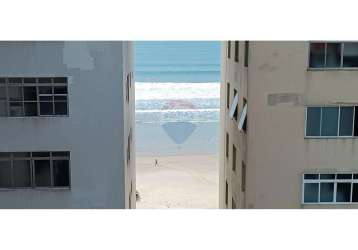 Apartamento 2 quartos meia quadra da praia com vista mar