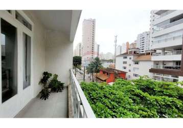 Apartamento com 3 dormitórios, sala com sacada, 2 banheiros, área de serviço, cozinha e 1 garagem- valor  r$440,000-barra funda-guarujá