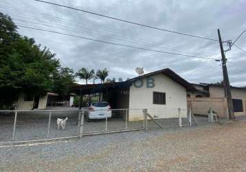 Casa principal e casa de madeira, ilha da figueira em guaramirim - sc