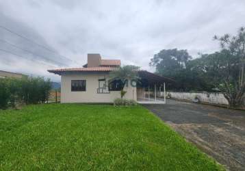 Casa semimobiliada com 1 suíte + 2 quartos, schroeder