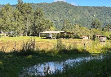 Área rural de frente para estrada municipal com 4,6 hectares.