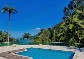 Casa com vista mar à venda no condomínio iporanga em guarujá.