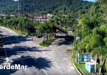 Casa térrea à venda no condomínio albamar em guarujá.