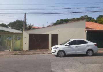 Casa térrea com 111 m², 2 dormitórios, 1 banheiro, 2 vagas cobertas, vila haro.