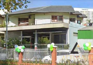 Casa comercial e residencial no bairro cinquentenário