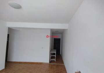 Apartamento para locação no centro de são pedro da aldeia-rj, 2 quartos, 1 sala, 1 banheiro, 68m² de área!