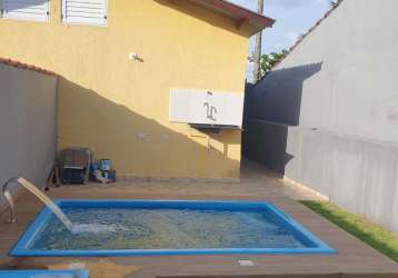 Casa na praia com piscina, churrasqueira e corredor laterla privativo