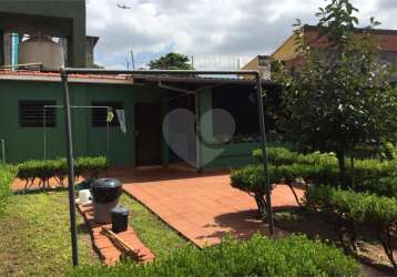 Casa térrea, bem arejada  3 dormitórios com uma suíte, 2 vagas, rua tranquila,