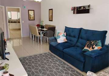 Casa em condominio à venda com 3 quartos, 1 suite, 2 vagas e 3 banheiros.