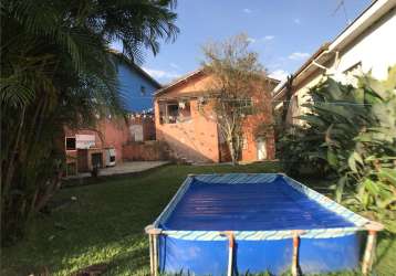 Vende-se: terreno com casa térrea e quintal grande, no horto florestal!