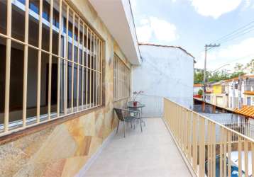 Amplo sobrado | 161 m2 | 2 dorms. (1 suíte) | 2 vagas na casa verde!