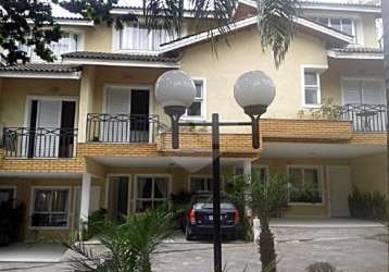 Linda casa em condominio